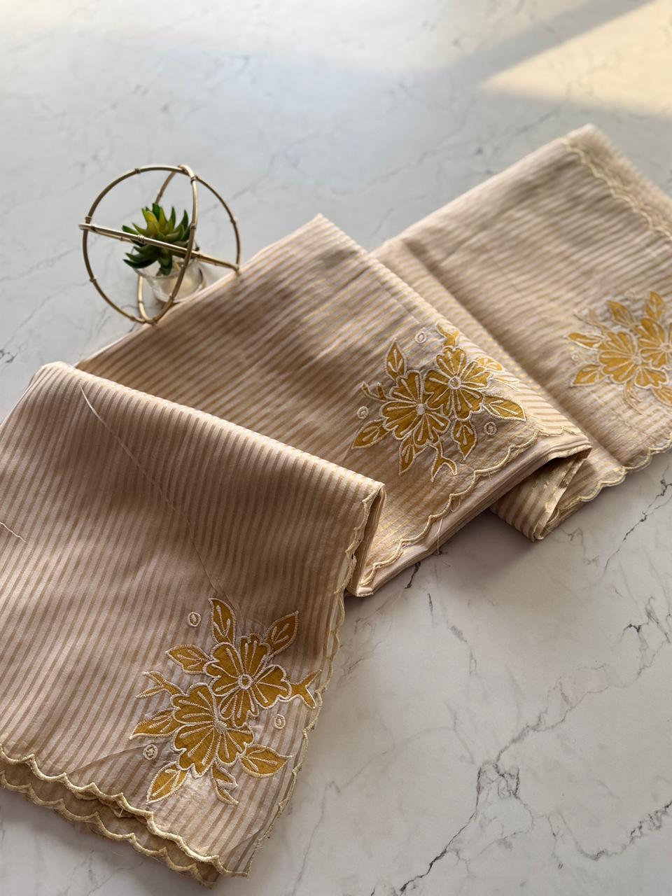 Graceful Ivory Saree with Delicate Gold Motifs  SD-1008