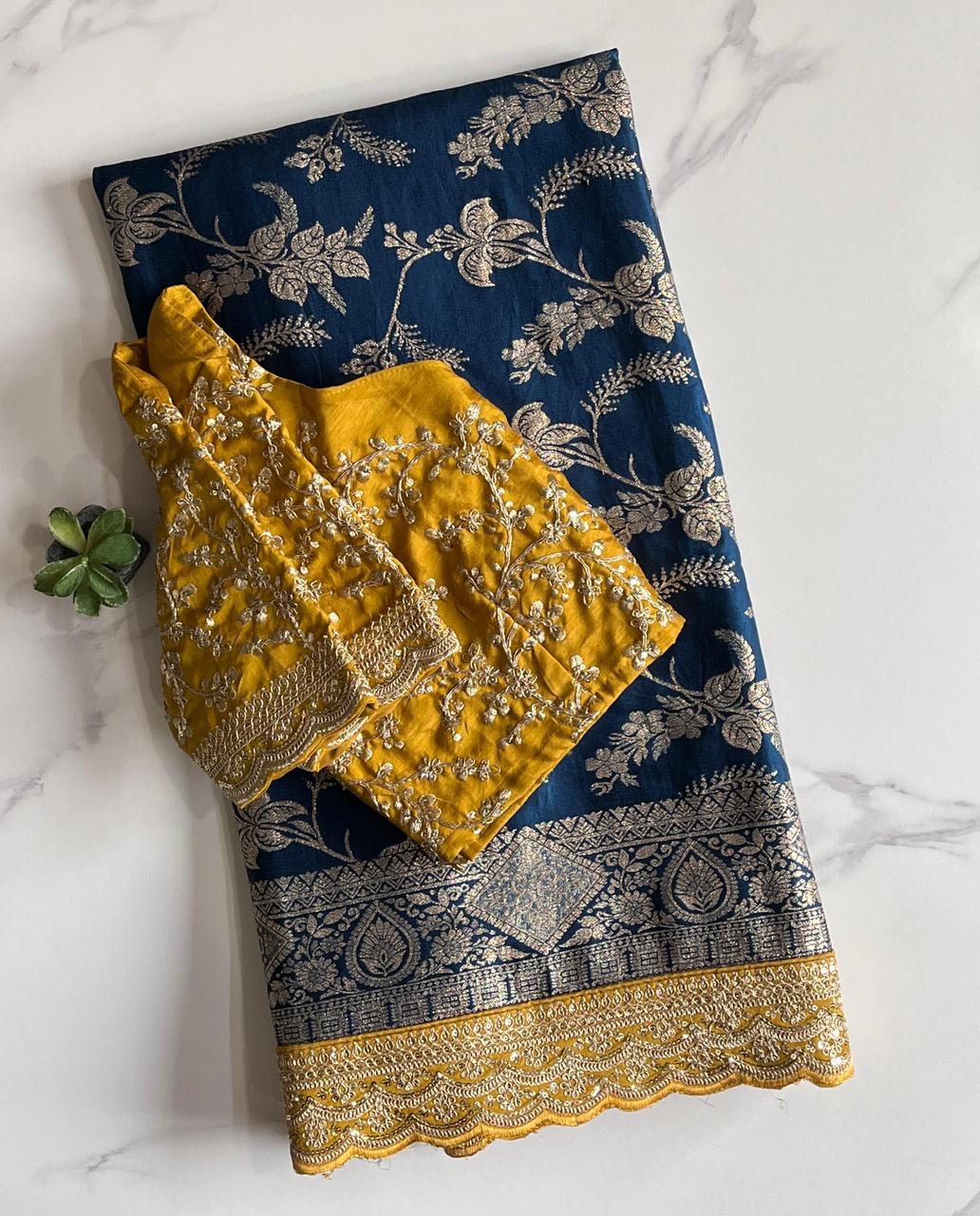 Pure Banarasi Pattu Saree with elegant Weaving flower on all over the saree   Weaving border on either side