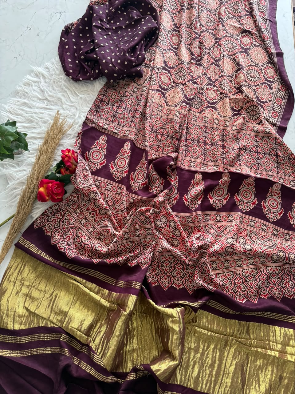 Primium Pure Gajji Silk Lakadi Patta Ajrak Print Saree pure Fabric 100%   Blouse  running Gaji Silk With Butti Print SD6083